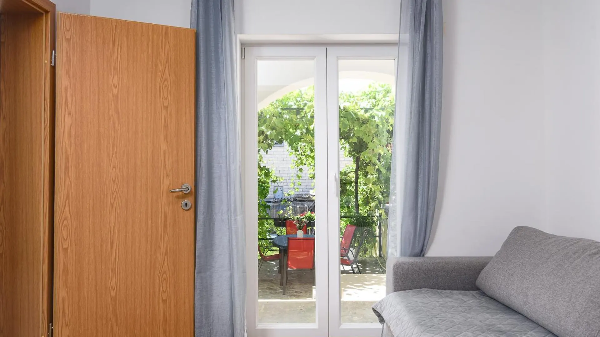 Apartments Eva Трогир