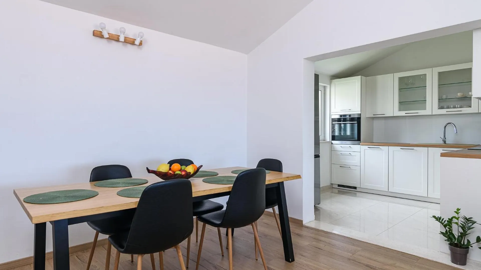 Apartments Eva Трогир