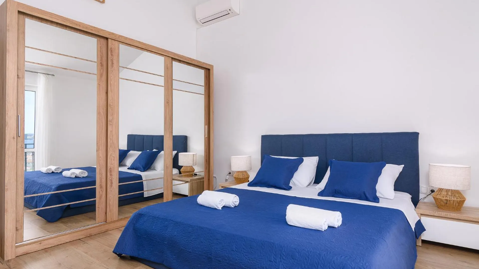 Apartments Eva Трогир