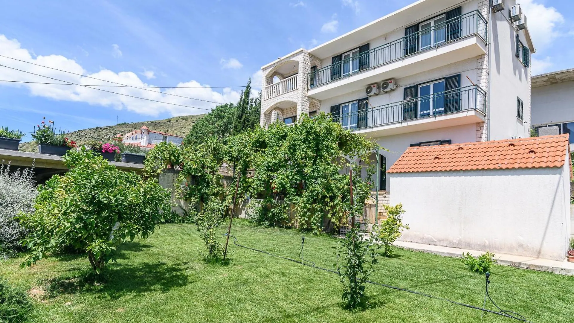 Apartments Eva Трогир